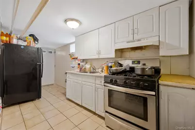 918 E 216th Street, Bronx, NY 10469 - Photo 12