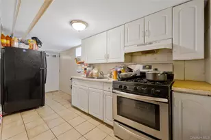 918 E 216th St, Bronx, NY 10469 - Photo 12