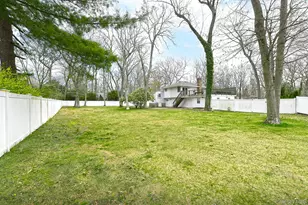 5 Shadywood Ct, Huntington, NY 11743 - Photo 2