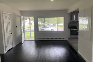402 Leslie Ln, Uniondale, NY 11553 - Photo 6