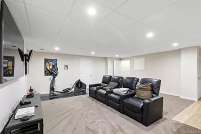 161 Brattle Circle, Melville, NY 11747 - Photo 22
