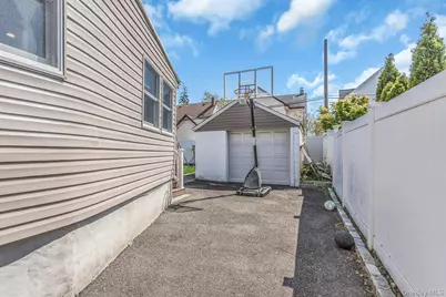 233 Collins Avenue, Williston Park, NY 11596 - Photo 38