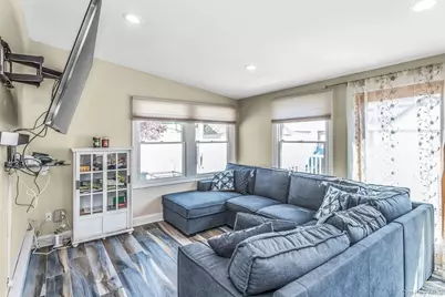 233 Collins Avenue, Williston Park, NY 11596 - Photo 18