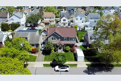 233 Collins Avenue, Williston Park, NY 11596 - Photo 4