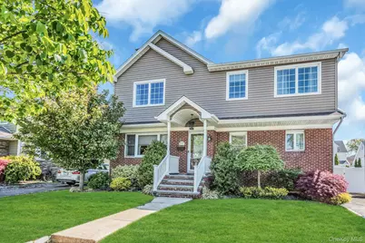 233 Collins Avenue, Williston Park, NY 11596 - Photo 2