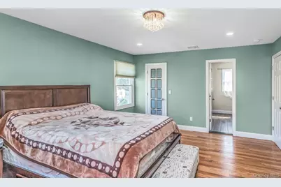 233 Collins Avenue, Williston Park, NY 11596 - Photo 26