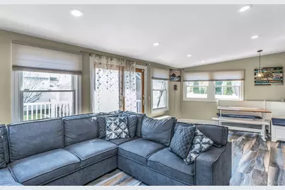 233 Collins Avenue, Williston Park, NY 11596 - Photo 20