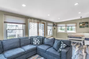233 Collins Ave, Williston Park, NY 11596 - Photo 20