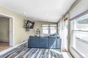 233 Collins Ave, Williston Park, NY 11596 - Photo 16