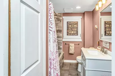 233 Collins Avenue, Williston Park, NY 11596 - Photo 24