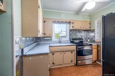22 Hitchcock Lane, Farmingdale, NY 11735 - Photo 6