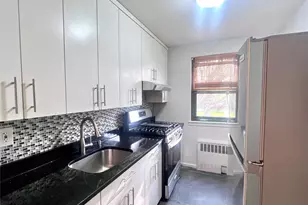 196-49 69th Ave, Fresh Meadows, NY 11365 - Photo 6