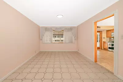 33 Parkdale Drive, Farmingdale, NY 11735 - Photo 12