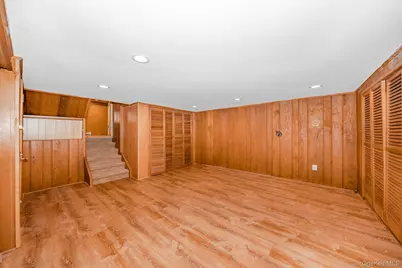 33 Parkdale Drive, Farmingdale, NY 11735 - Photo 22