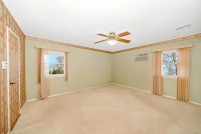 33 Parkdale Drive, Farmingdale, NY 11735 - Photo 26