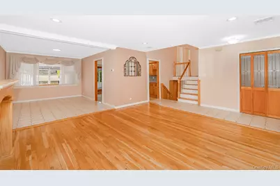 33 Parkdale Drive, Farmingdale, NY 11735 - Photo 10