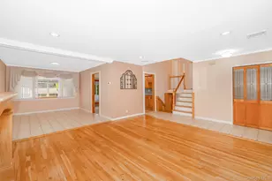 33 Parkdale Dr, Farmingdale, NY 11735 - Photo 10