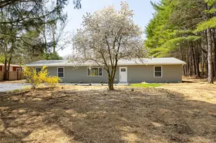 7 Eckelman Dr, Hyde Park, NY 12538 - Photo 2