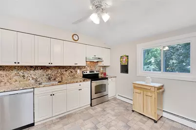 11 Margaret Lane, Huntington, NY 11743 - Photo 12