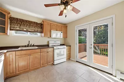 802 Nebraska Avenue, Bay Shore, NY 11706 - Photo 6
