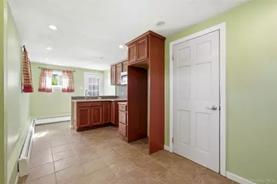 802 Nebraska Avenue, Bay Shore, NY 11706 - Photo 18