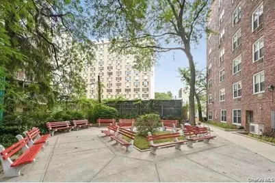 142-05 Roosevelt Avenue #521, Flushing, NY 11354 - Photo 8