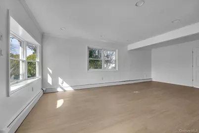 21 Bird Lane, Hicksville, NY 11801 - Photo 4