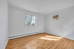21 Bird Ln, Hicksville, NY 11801 - Photo 16