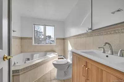 21 Bird Lane, Hicksville, NY 11801 - Photo 18