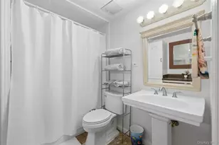 303 Parr Meadow Dr, Newburgh, NY 12550 - Photo 20
