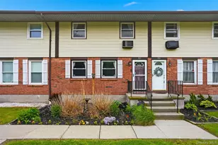 303 Parr Meadow Dr, Newburgh, NY 12550 - Photo 2