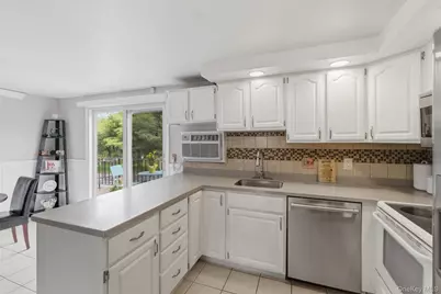 303 Parr Meadow Drive #3C, Newburgh, NY 12550 - Photo 8