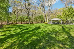 27 Treeview Dr, Melville, NY 11747 - Photo 30