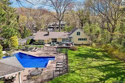 27 Treeview Drive, Melville, NY 11747 - Photo 32