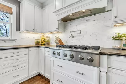 41 Yoakum Street, Farmingdale, NY 11735 - Photo 18
