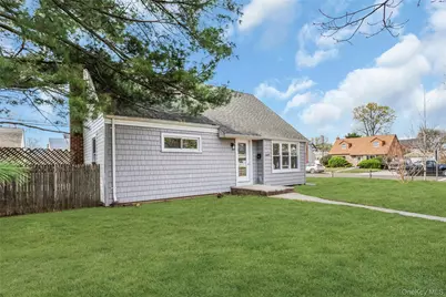 1047 Windermere Road, Franklin Square, NY 11010 - Photo 18