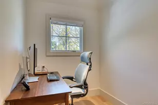 323 Division St, Sag Harbor, NY 11963 - Photo 20