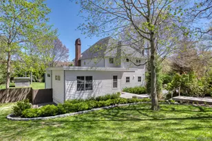 323 Division St, Sag Harbor, NY 11963 - Photo 2