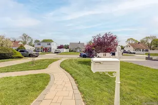 12 Crescent Ln, Levittown, NY 11756 - Photo 46