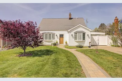 12 Crescent Lane, Levittown, NY 11756 - Photo 2