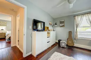 12 Crescent Ln, Levittown, NY 11756 - Photo 32
