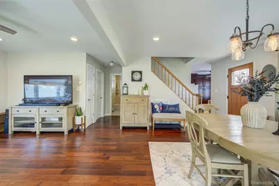 12 Crescent Lane, Levittown, NY 11756 - Photo 8