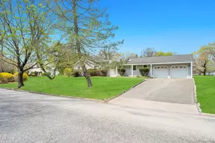 5 Julia Cir, East Setauket, NY 11733 - Photo 2