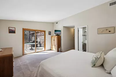 225 Bayview Avenue, East Islip, NY 11730 - Photo 24