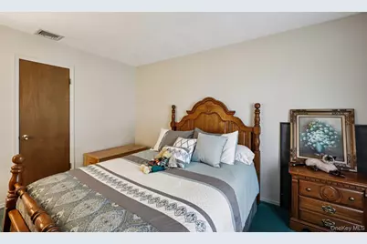225 Bayview Avenue, East Islip, NY 11730 - Photo 20