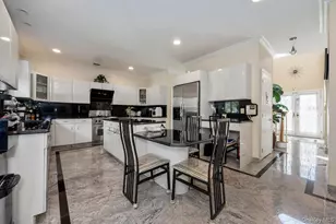 21 Central Ct, Carle Place, NY 11514 - Photo 4