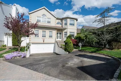 21 Central Court, Carle Place, NY 11514 - Photo 1