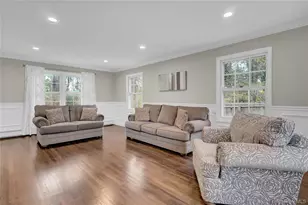 34 Hemingway Dr, Dix Hills, NY 11746 - Photo 14