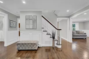 34 Hemingway Dr, Dix Hills, NY 11746 - Photo 4