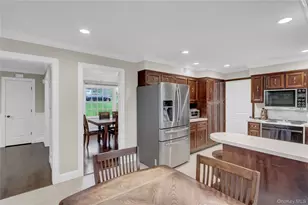 34 Hemingway Dr, Dix Hills, NY 11746 - Photo 10